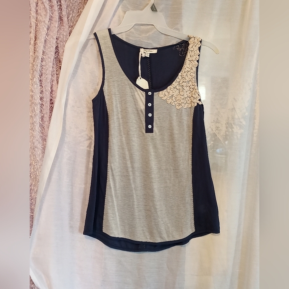 Women's size small tank top - Picture 2 of 8